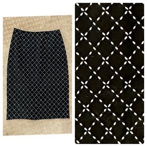 Talbots Women’s black and white pencil skirt. Size 2.